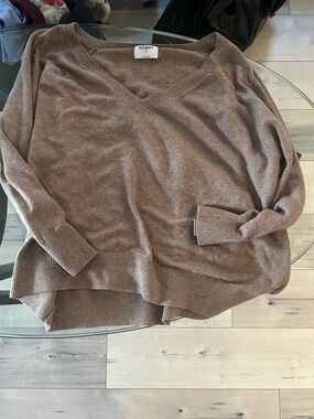Old Navy Women's V-Neck Sweater in Taupe Brown